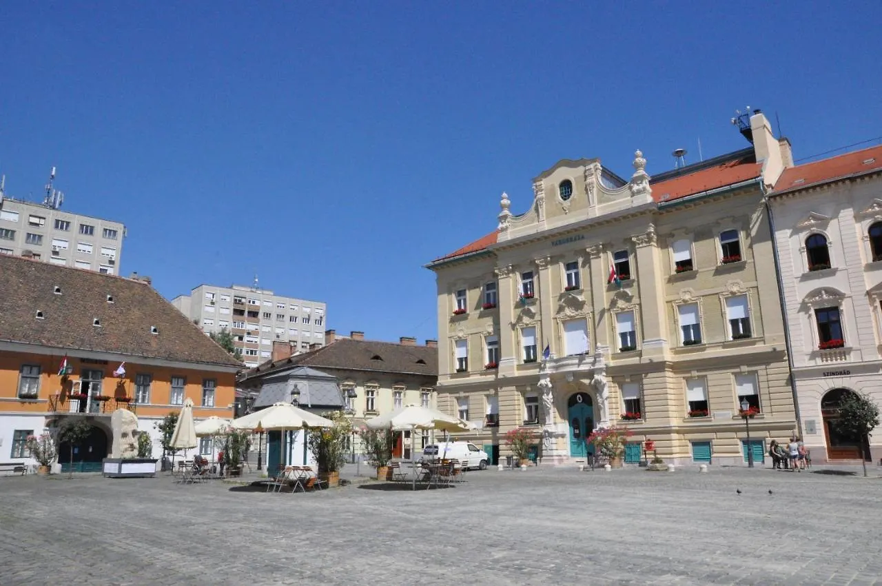 Apartment Stylish Historic Flat For 4 In Heart Of Oldbuda Budapest