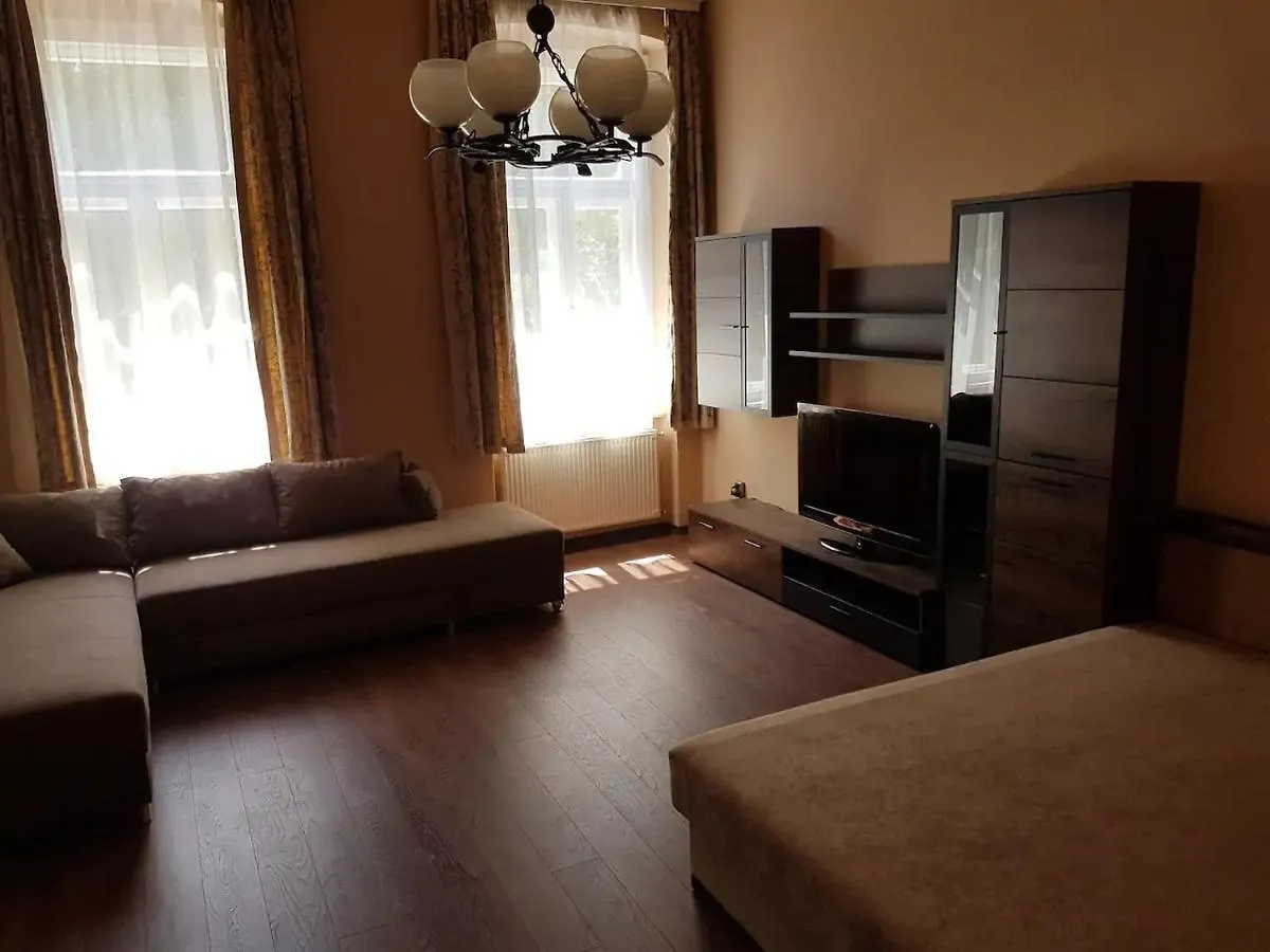 בודפשט Stylish Historic Flat For 4 In Heart Of Oldbuda דירה