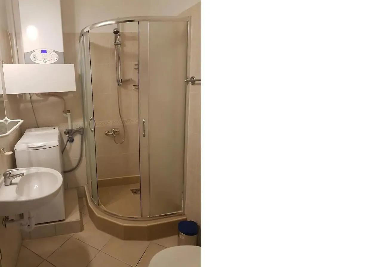 בודפשט Stylish Historic Flat For 4 In Heart Of Oldbuda דירה